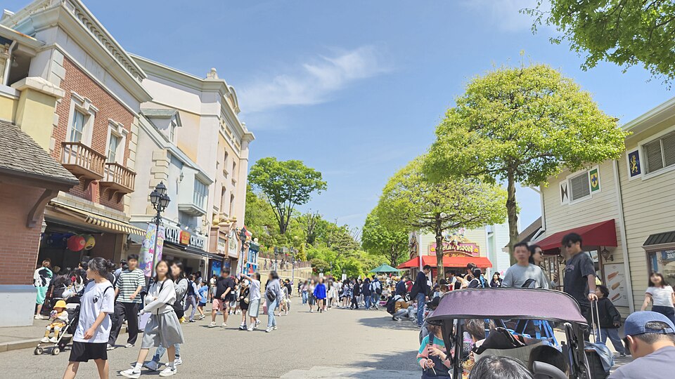 Visitors at Everland theme park in Yongin, Gyeonggi-do