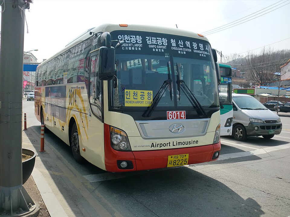 Airport limousine bus in Seoul serving Incheon Airport